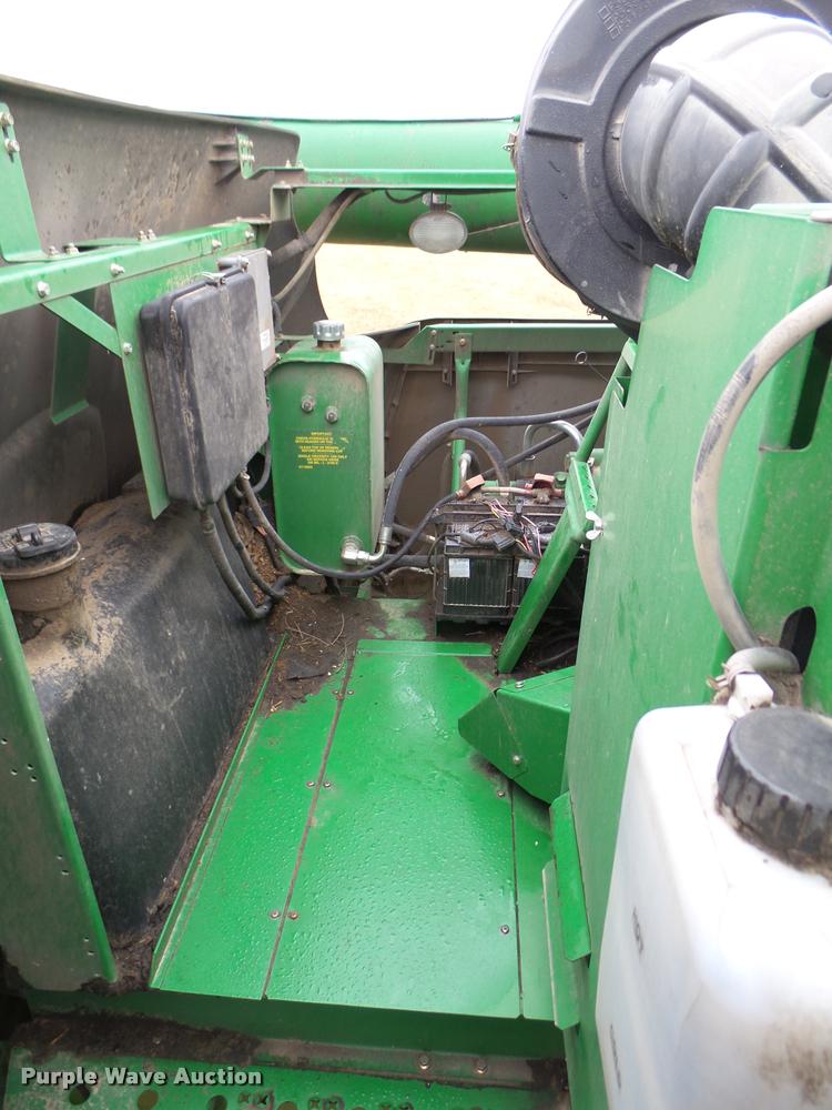 image for item F1008 2004 John Deere 9560 STS combine