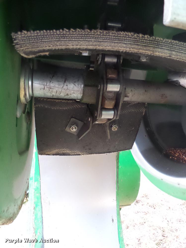 image for item F1008 2004 John Deere 9560 STS combine