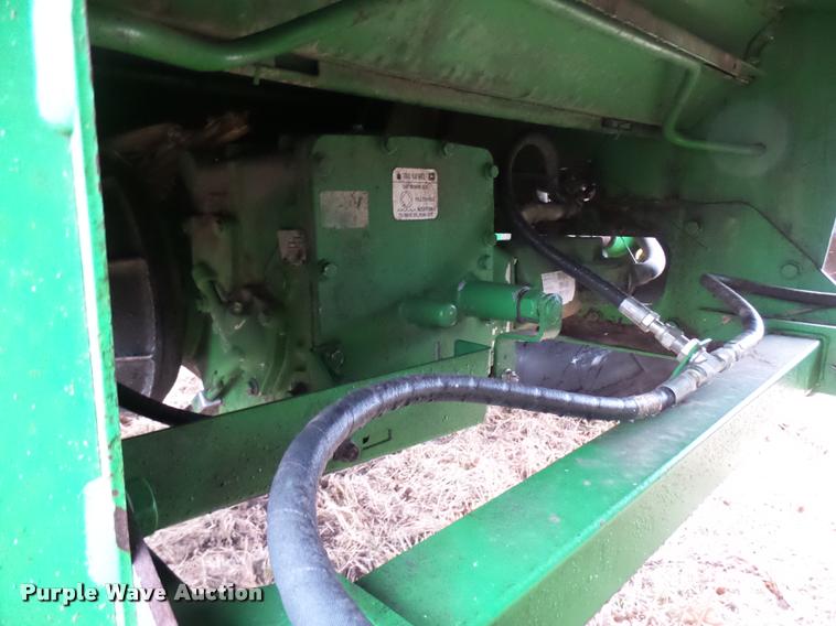 image for item F1008 2004 John Deere 9560 STS combine