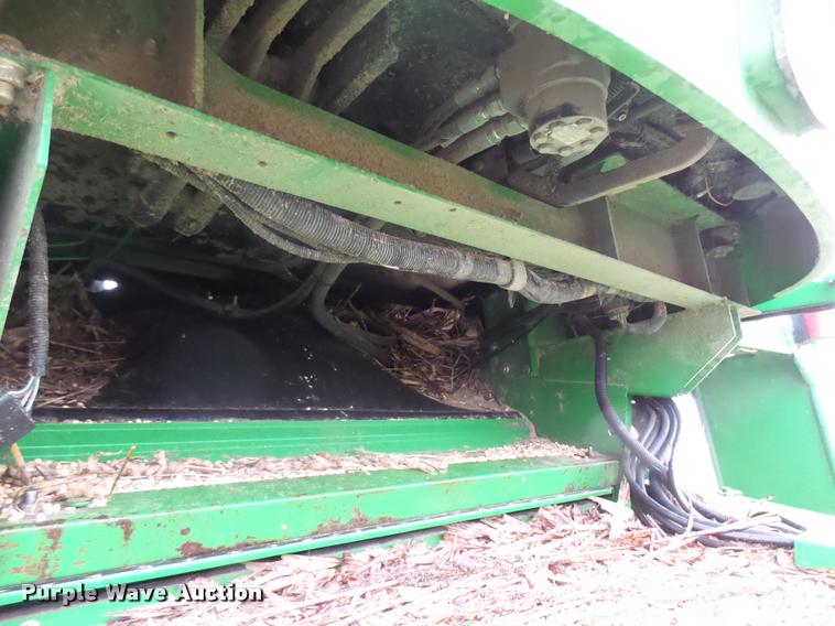 image for item F1008 2004 John Deere 9560 STS combine