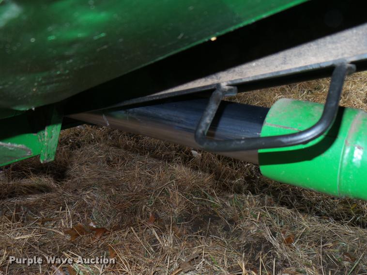 image for item F1008 2004 John Deere 9560 STS combine