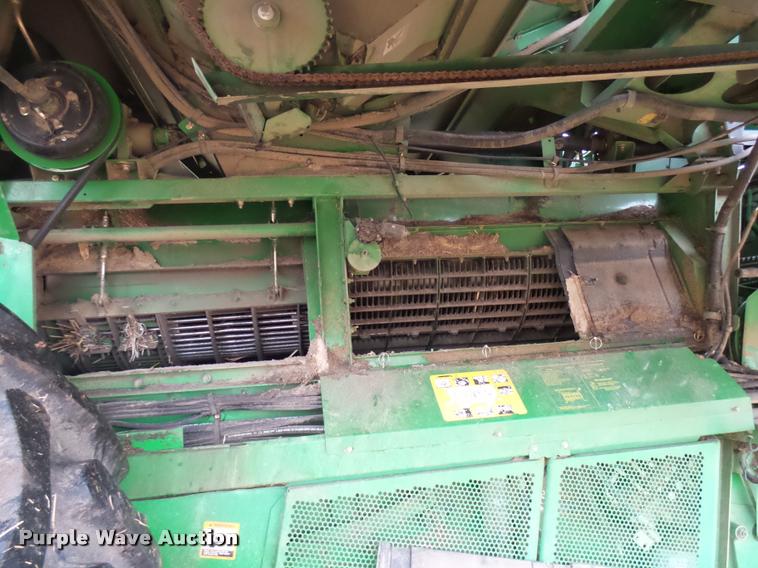 image for item F1008 2004 John Deere 9560 STS combine