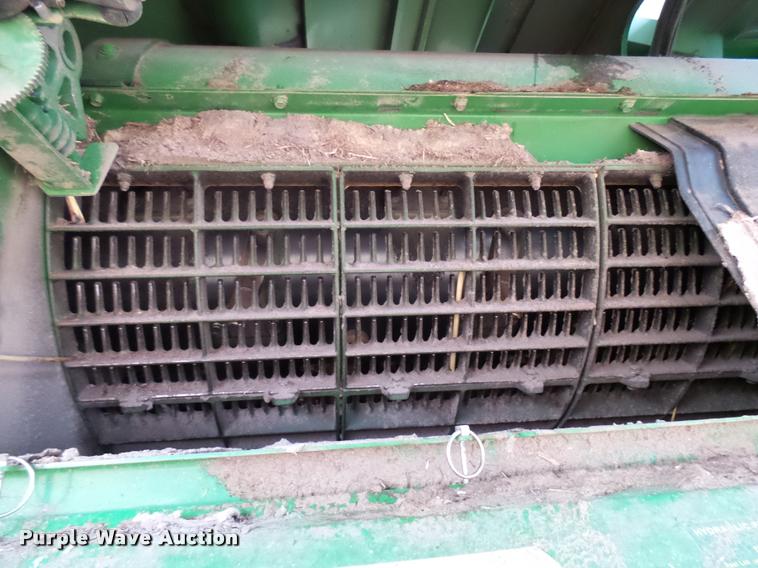 image for item F1008 2004 John Deere 9560 STS combine