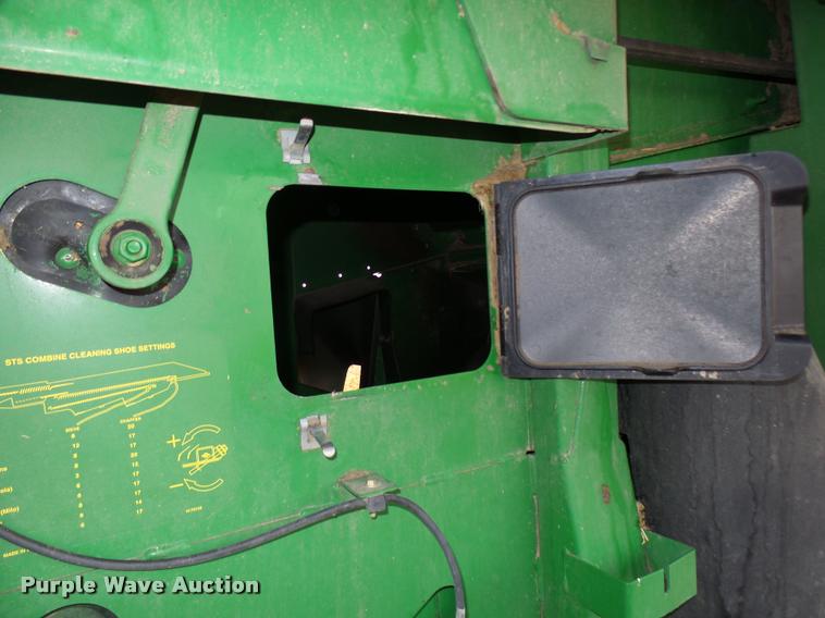 image for item F1008 2004 John Deere 9560 STS combine
