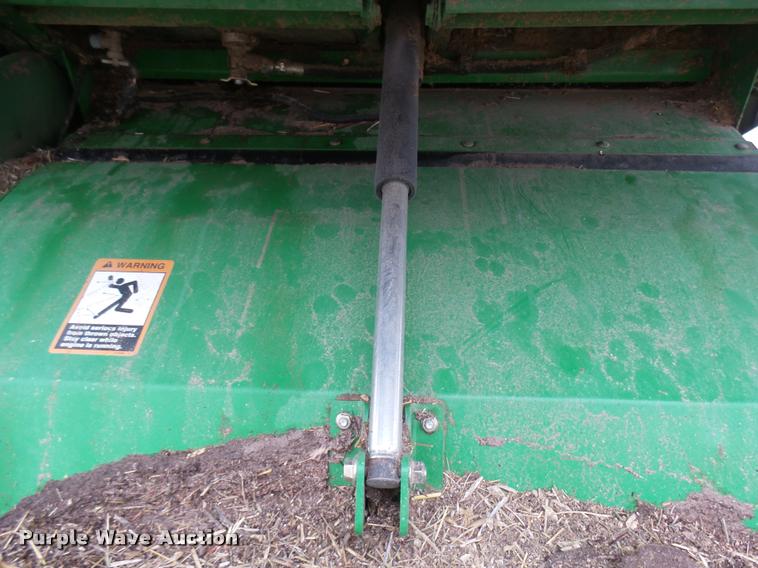 image for item F1008 2004 John Deere 9560 STS combine