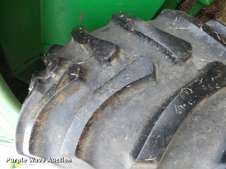 image for item F1008 2004 John Deere 9560 STS combine