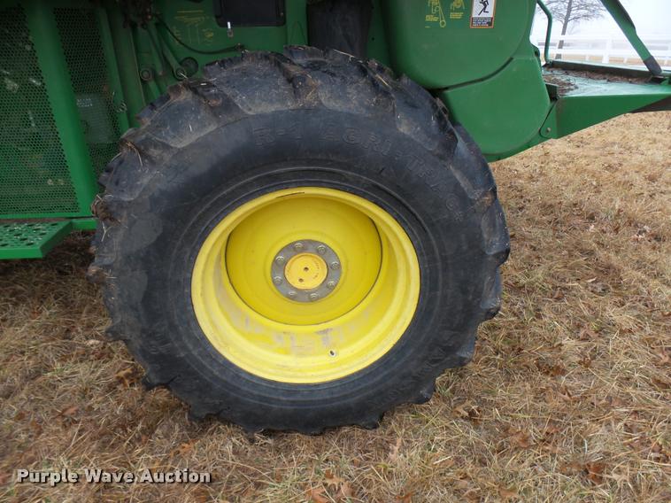 image for item F1008 2004 John Deere 9560 STS combine
