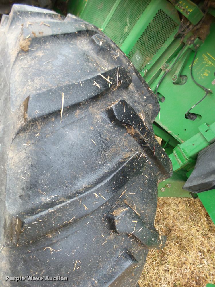 image for item F1008 2004 John Deere 9560 STS combine