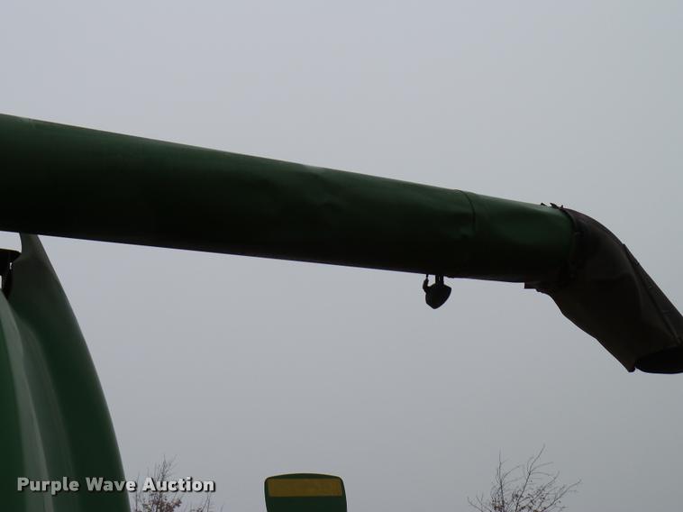 image for item F1008 2004 John Deere 9560 STS combine