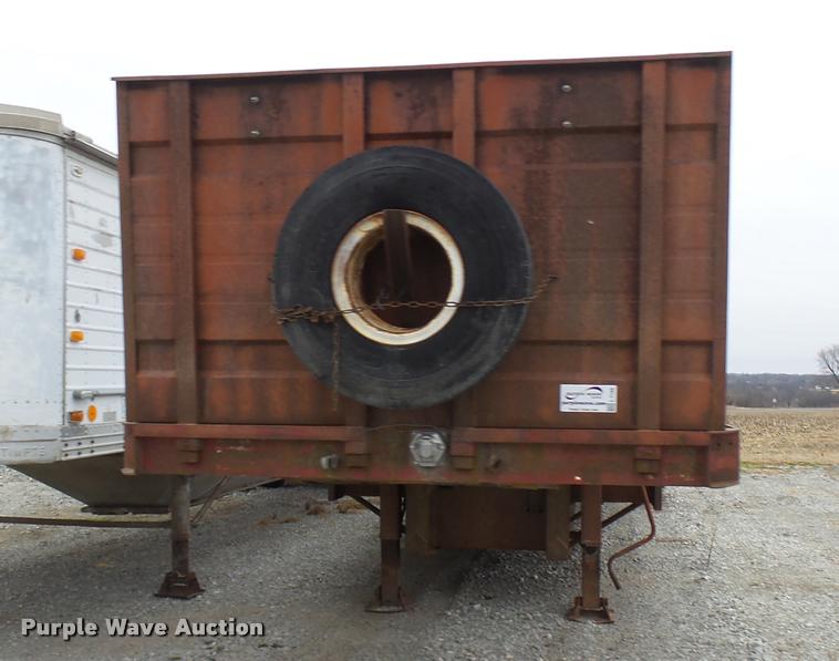 image for item L7186 1979 Great Dane step deck trailer