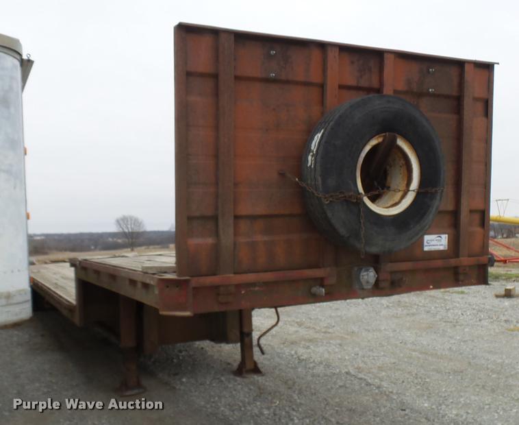 image for item L7186 1979 Great Dane step deck trailer