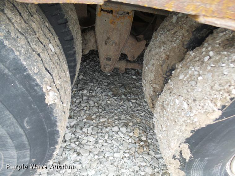 image for item L7186 1979 Great Dane step deck trailer