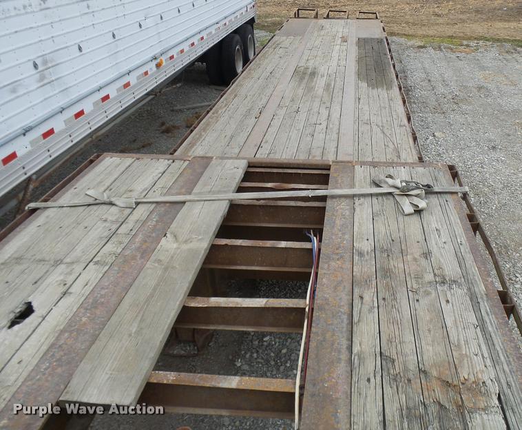 image for item L7186 1979 Great Dane step deck trailer