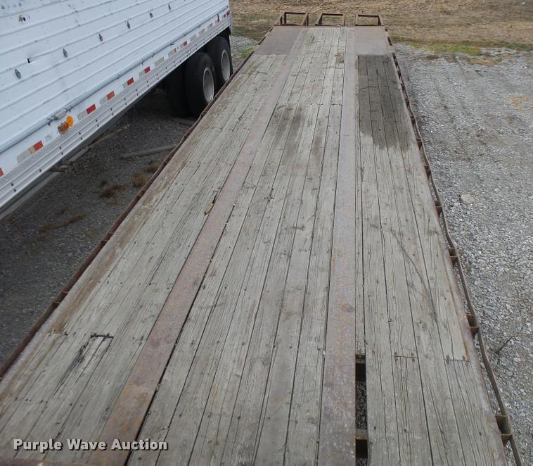 image for item L7186 1979 Great Dane step deck trailer