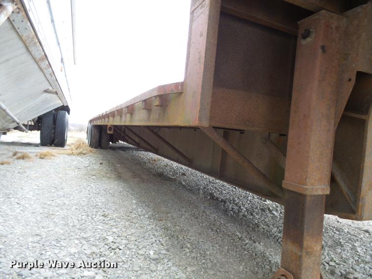 image for item L7186 1979 Great Dane step deck trailer