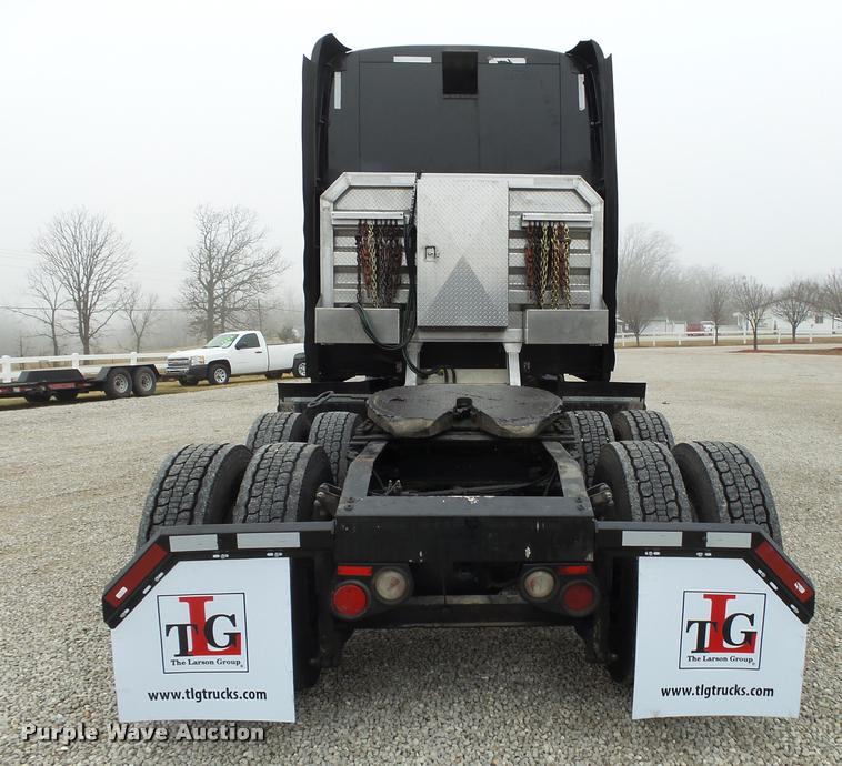 image for item DA2505 2011 Peterbilt 387 semi truck