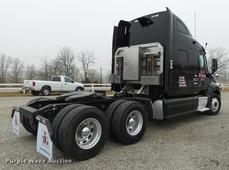 image for item DA2505 2011 Peterbilt 387 semi truck