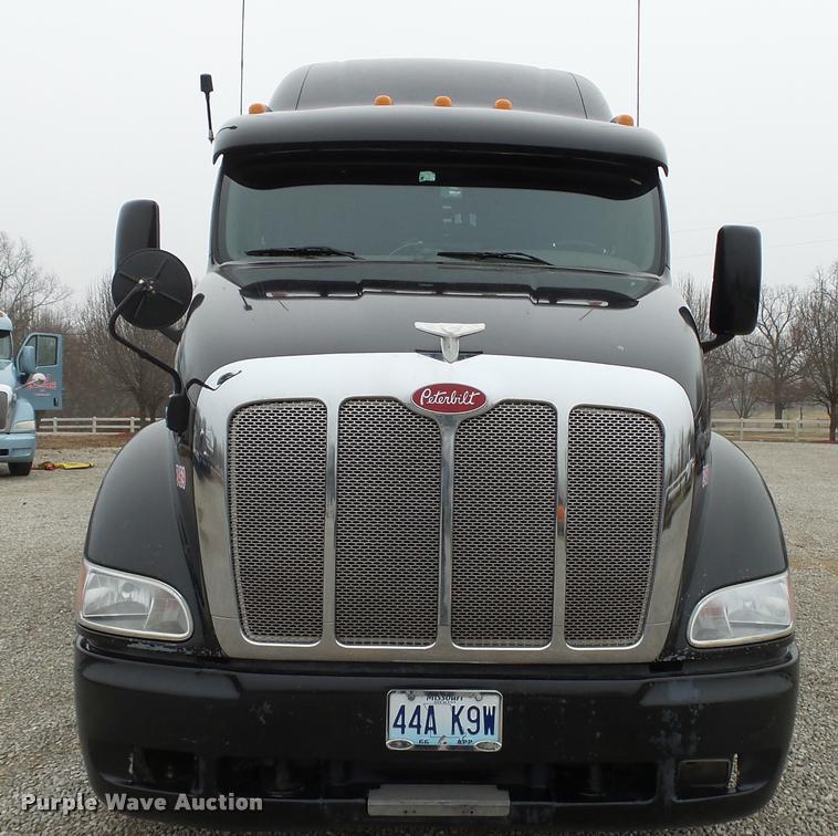 image for item DA2505 2011 Peterbilt 387 semi truck