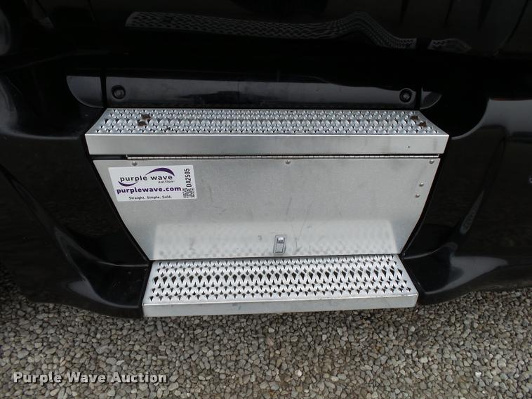 image for item DA2505 2011 Peterbilt 387 semi truck