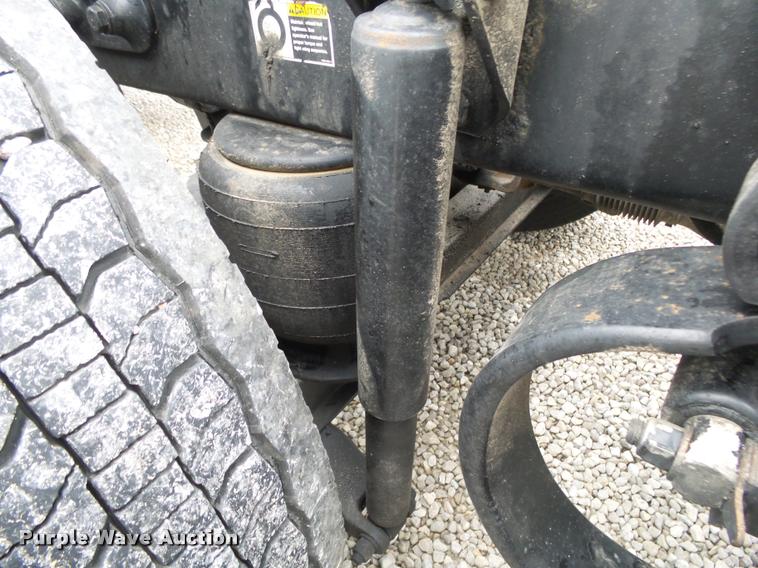 image for item DA2505 2011 Peterbilt 387 semi truck