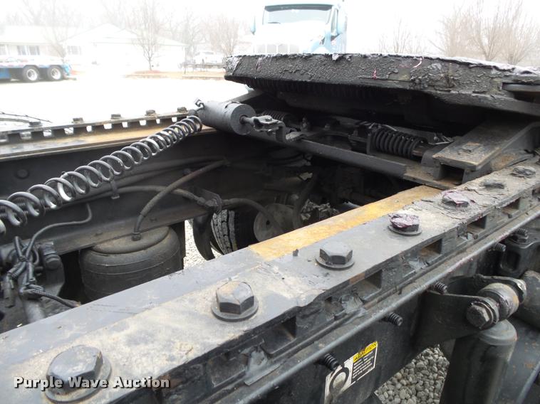 image for item DA2505 2011 Peterbilt 387 semi truck