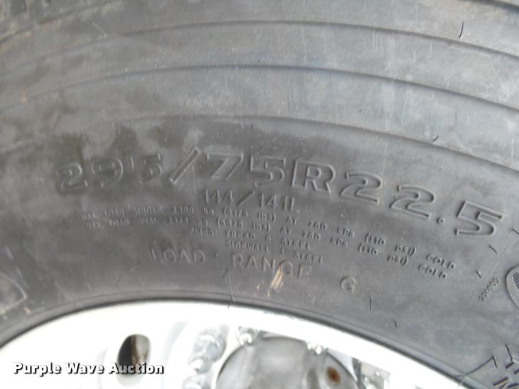 image for item DA2505 2011 Peterbilt 387 semi truck