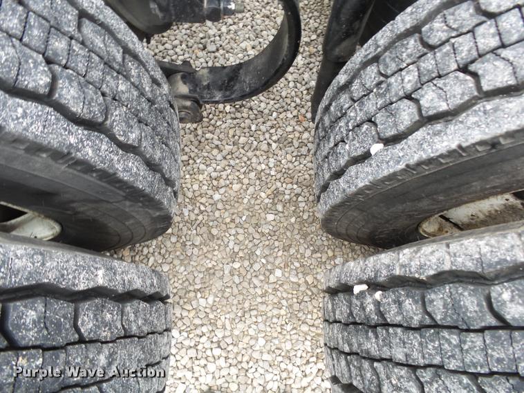 image for item DA2505 2011 Peterbilt 387 semi truck