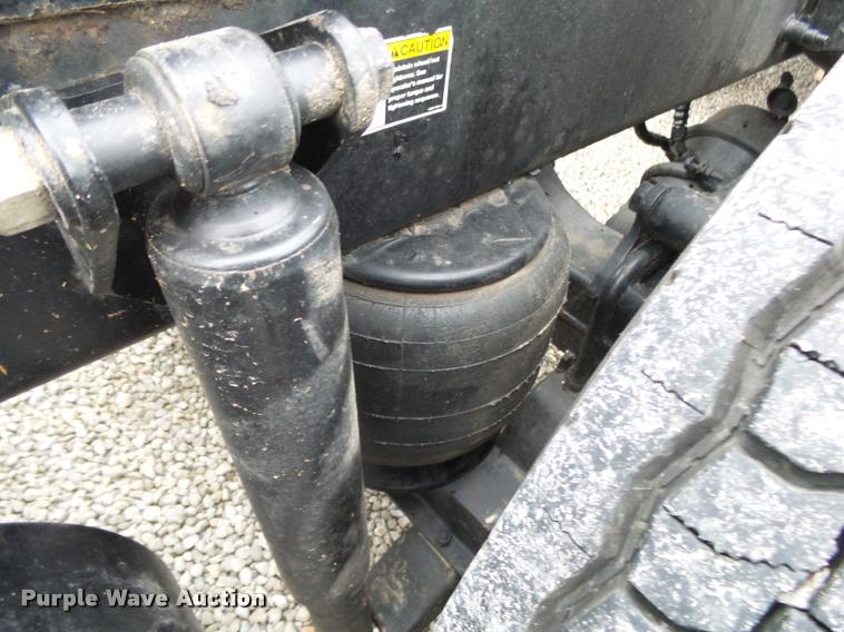 image for item DA2505 2011 Peterbilt 387 semi truck