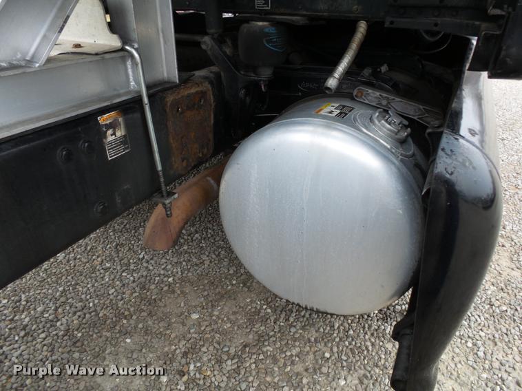 image for item DA2505 2011 Peterbilt 387 semi truck