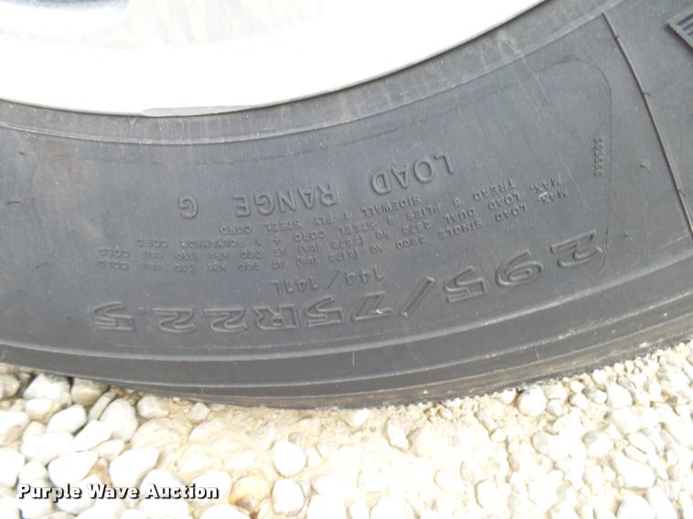 image for item DA2505 2011 Peterbilt 387 semi truck