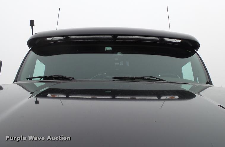 image for item DA2505 2011 Peterbilt 387 semi truck