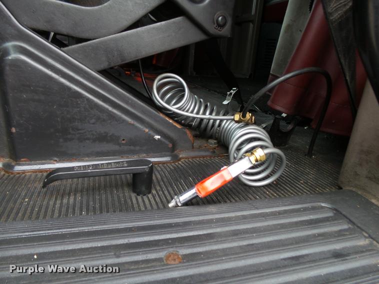 image for item DA2505 2011 Peterbilt 387 semi truck