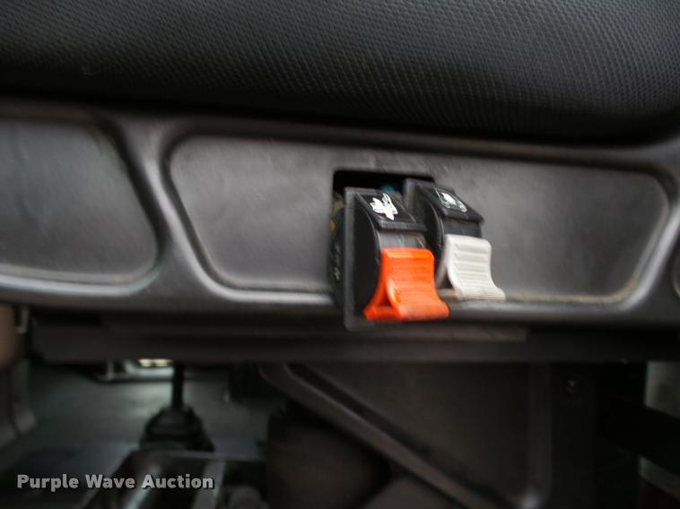 image for item DA2505 2011 Peterbilt 387 semi truck