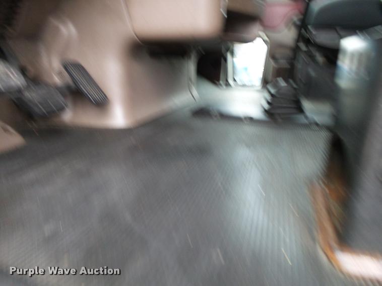 image for item DA2505 2011 Peterbilt 387 semi truck