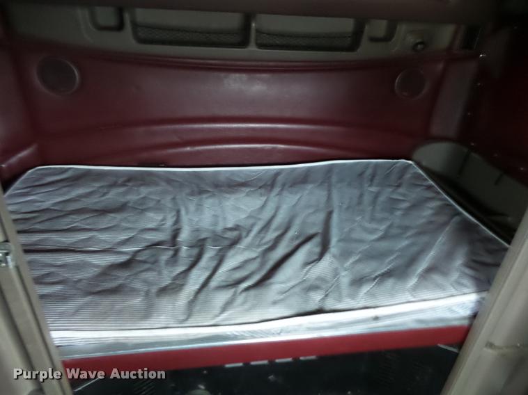 image for item DA2505 2011 Peterbilt 387 semi truck