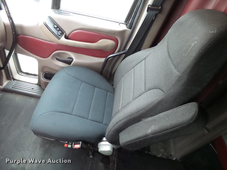 image for item DA2505 2011 Peterbilt 387 semi truck