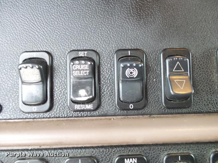 image for item DA2505 2011 Peterbilt 387 semi truck