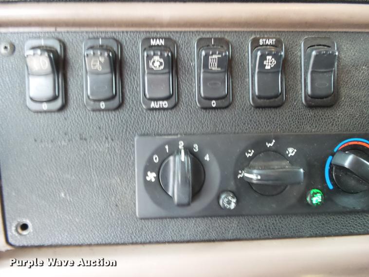 image for item DA2505 2011 Peterbilt 387 semi truck