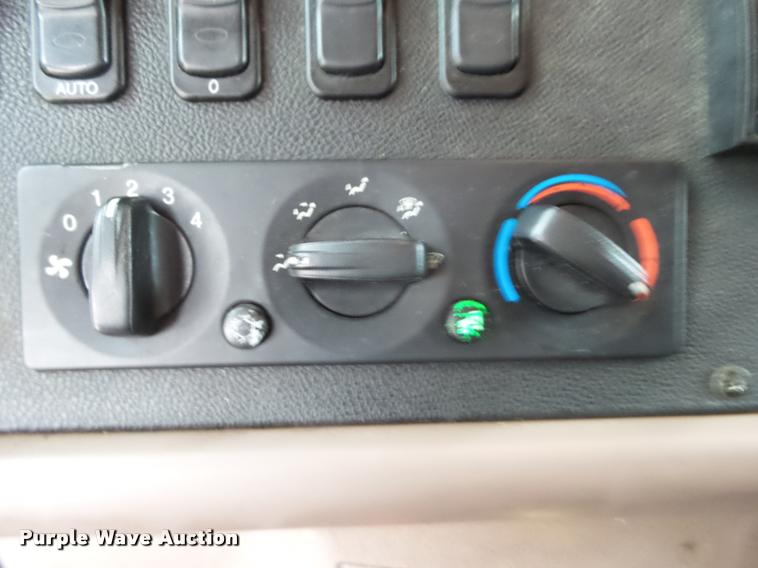 image for item DA2505 2011 Peterbilt 387 semi truck