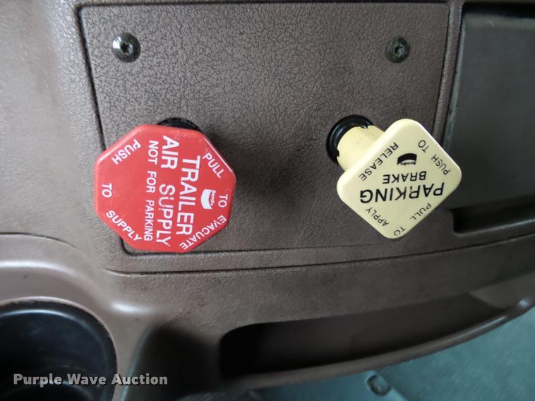 image for item DA2505 2011 Peterbilt 387 semi truck