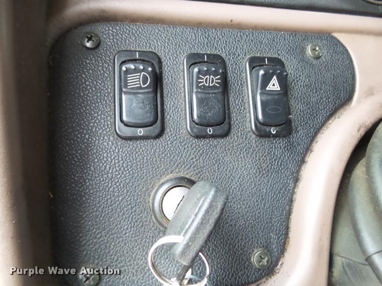 image for item DA2505 2011 Peterbilt 387 semi truck