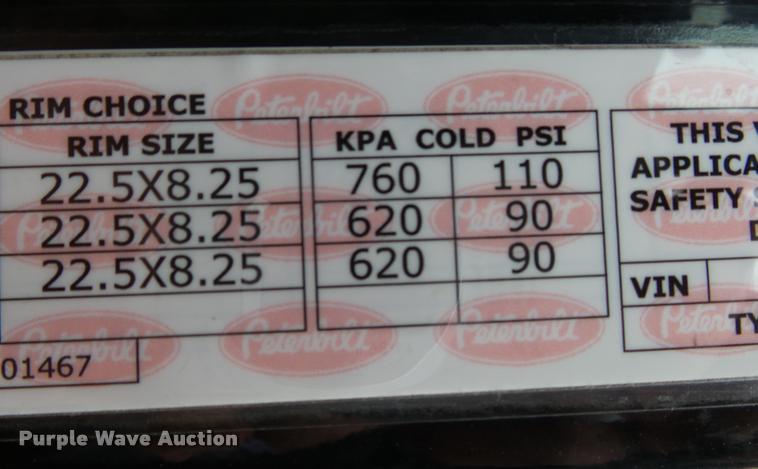 image for item DA2505 2011 Peterbilt 387 semi truck