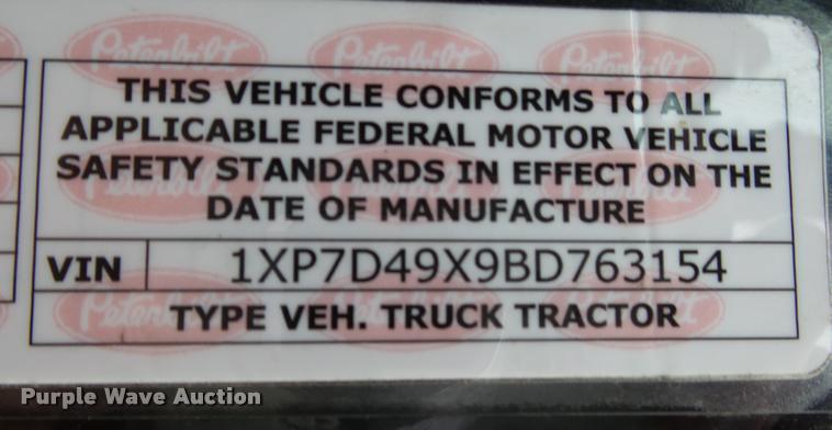 image for item DA2505 2011 Peterbilt 387 semi truck