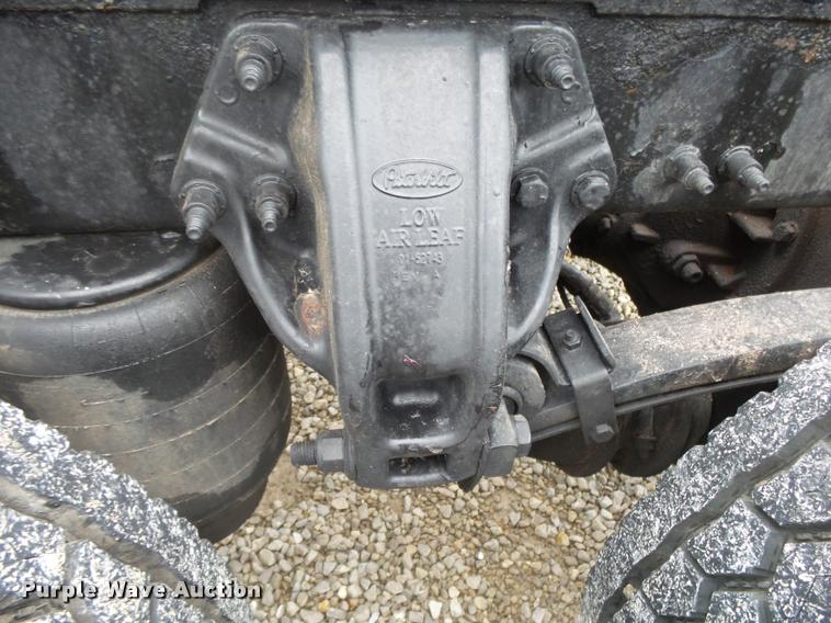 image for item DA2506 2010 Peterbilt 387 semi truck