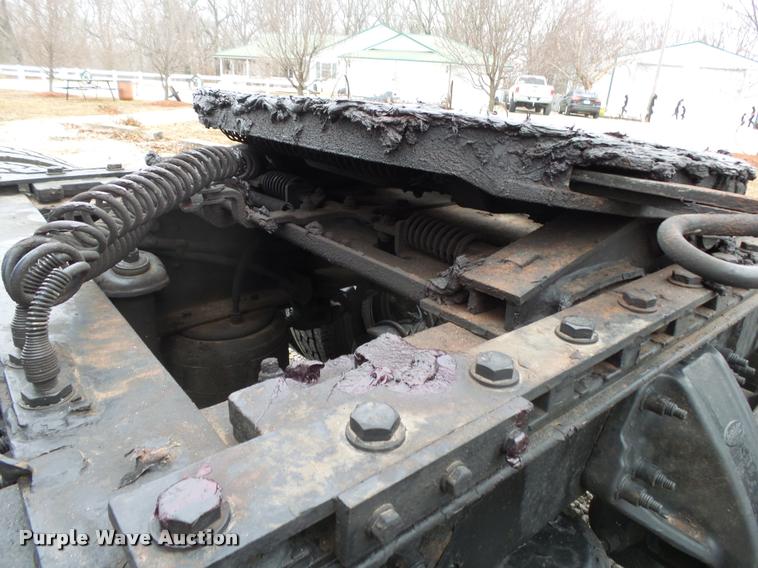 image for item DA2506 2010 Peterbilt 387 semi truck