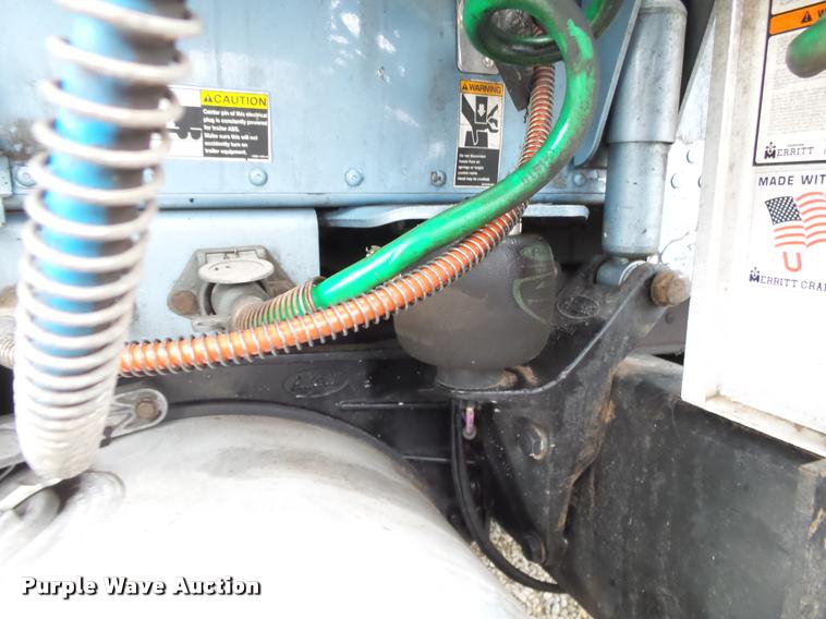 image for item DA2506 2010 Peterbilt 387 semi truck