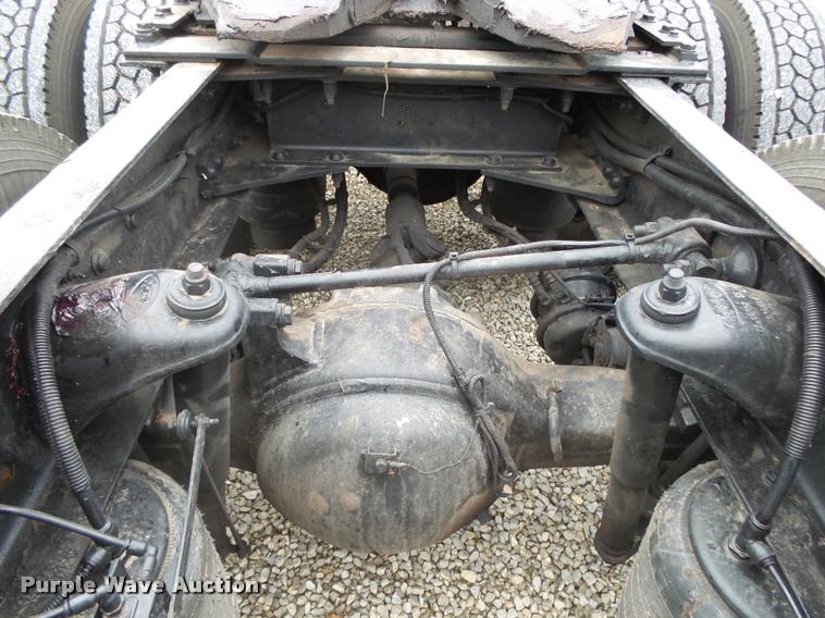 image for item DA2506 2010 Peterbilt 387 semi truck