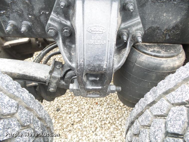 image for item DA2506 2010 Peterbilt 387 semi truck