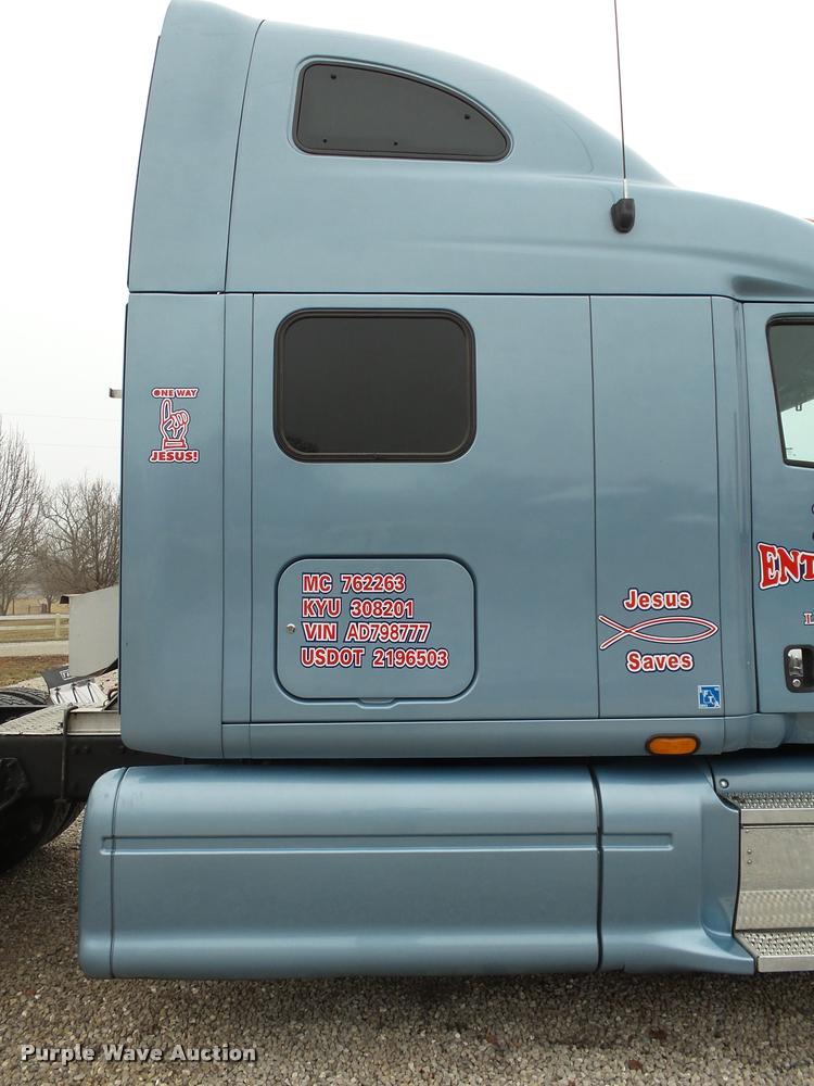 image for item DA2506 2010 Peterbilt 387 semi truck