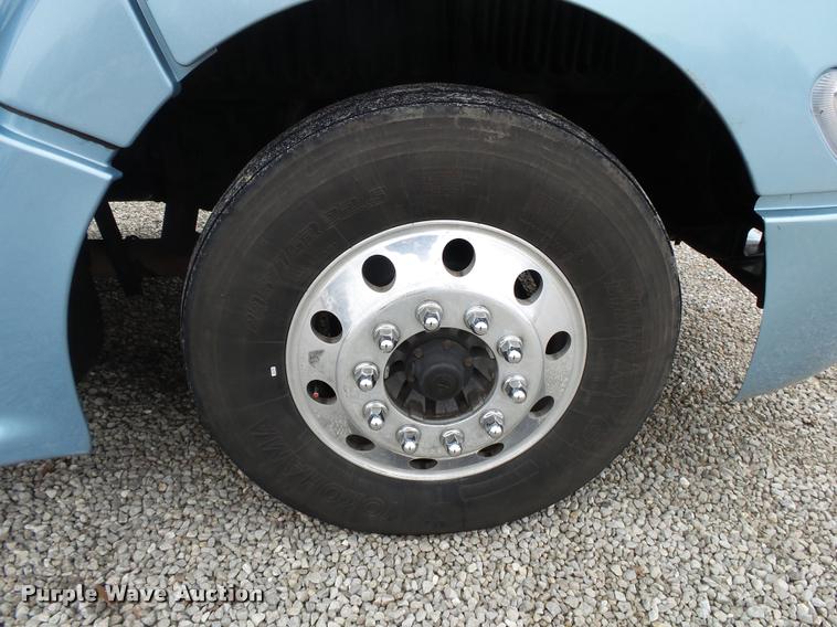 image for item DA2506 2010 Peterbilt 387 semi truck